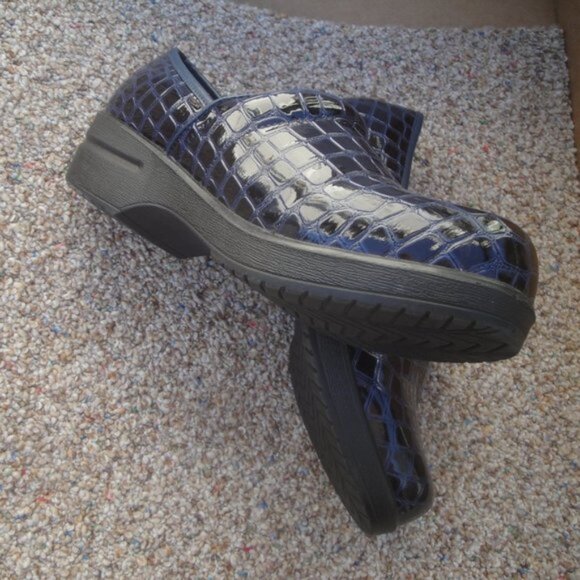 Cushionaire Clogs--Slip On -- Blue Clogs Size 8.5 - Picture 9 of 10